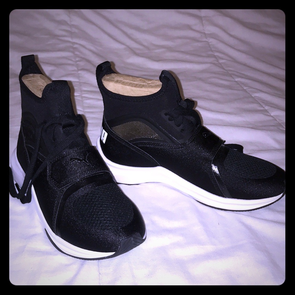 PUMA Ignite mid high sneaker w/mesh & Velcro